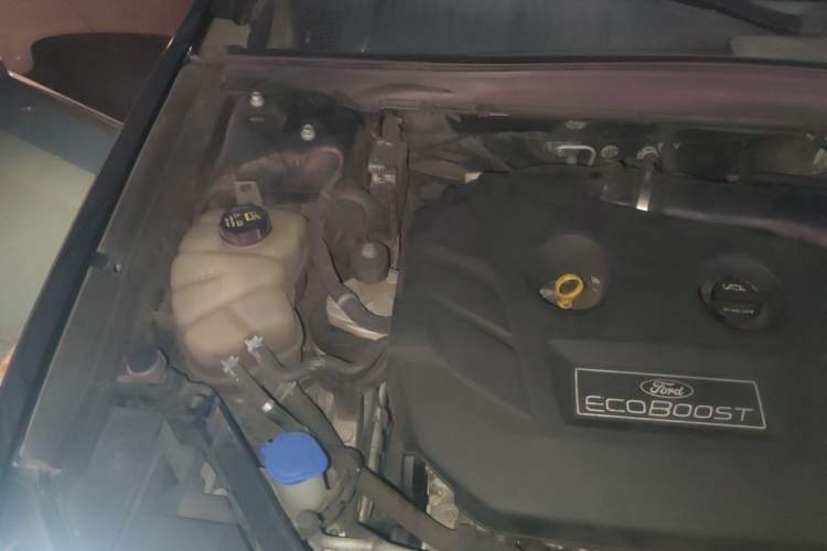 Used Ford Taurus 2018 EcoBoost 245 Premier Edition China VI Standard Engine Bay Right