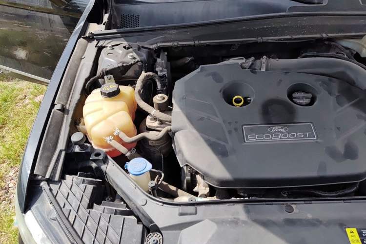 Used Ford Taurus 2018 EcoBoost 245 Fashion Edition China VI Standard Engine Bay Right