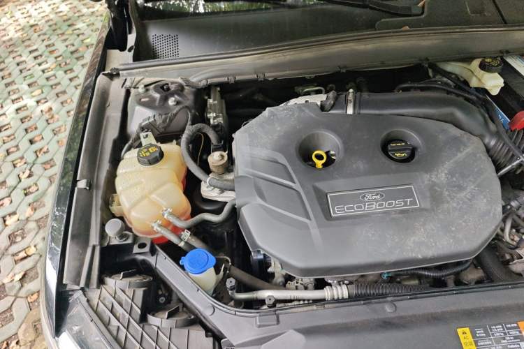 Used Ford Taurus 2018 EcoBoost 245 Fashion Edition China V Standard Engine Bay Right