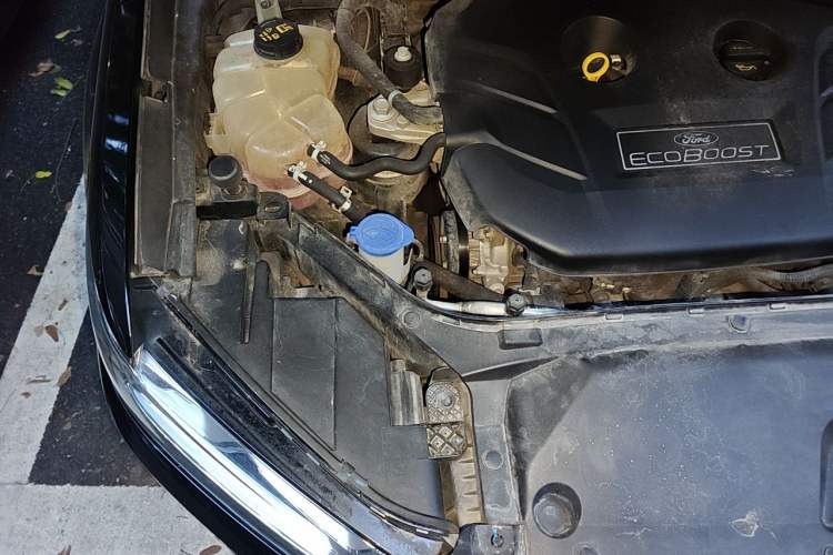 Used Ford Taurus 2018 EcoBoost 245 Premier Edition China V Standard Engine Bay Right