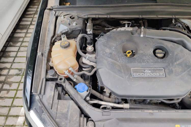 Used Ford Taurus 2018 EcoBoost 245 Premier Edition China V Standard Engine Bay Right