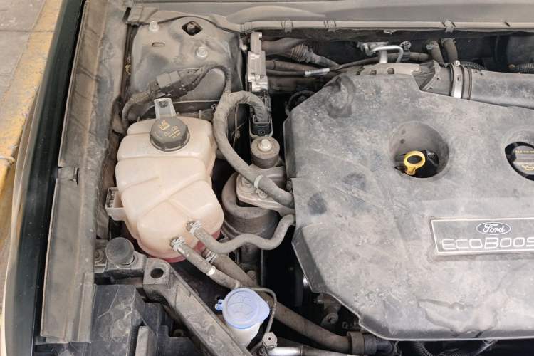 Used Ford Taurus 2018 EcoBoost 245 Premier Edition China V Standard Engine Bay Right