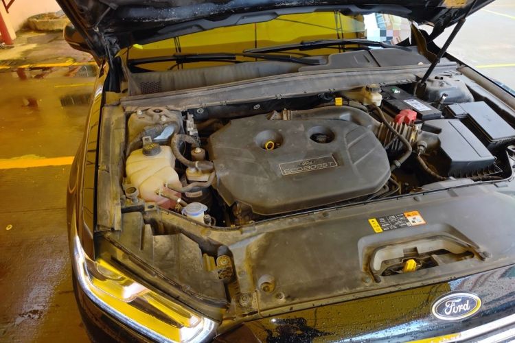 Used Ford Taurus 2018 EcoBoost 245 Premier Edition China VI Standard Engine Bay Right