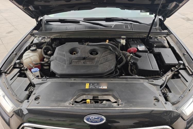 Used Ford Taurus 2018 EcoBoost 245 Premier Edition China VI Standard Engine Bay