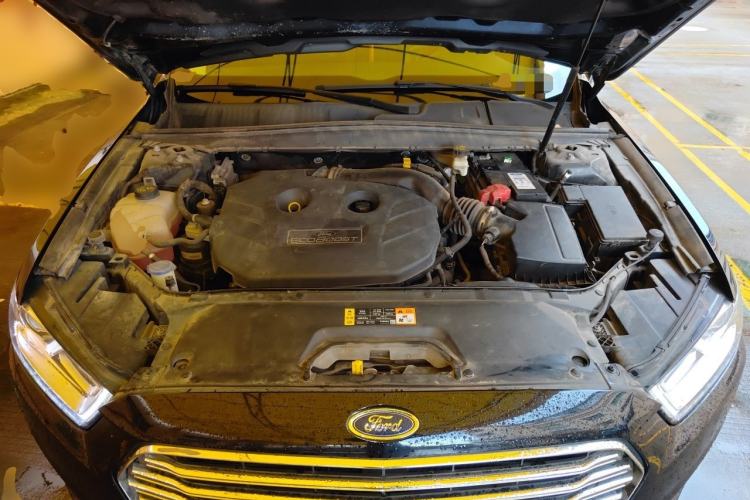 Used Ford Taurus 2018 EcoBoost 245 Premier Edition China VI Standard Engine Bay