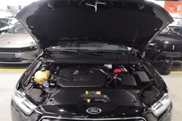 Used Ford Taurus 2018 EcoBoost 245 Premier Edition China V Standard Engine Bay