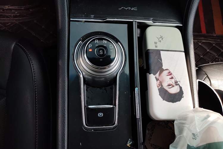 Used Ford Taurus 2018 EcoBoost 245 Fashion Edition China VI Standard Gear Lever