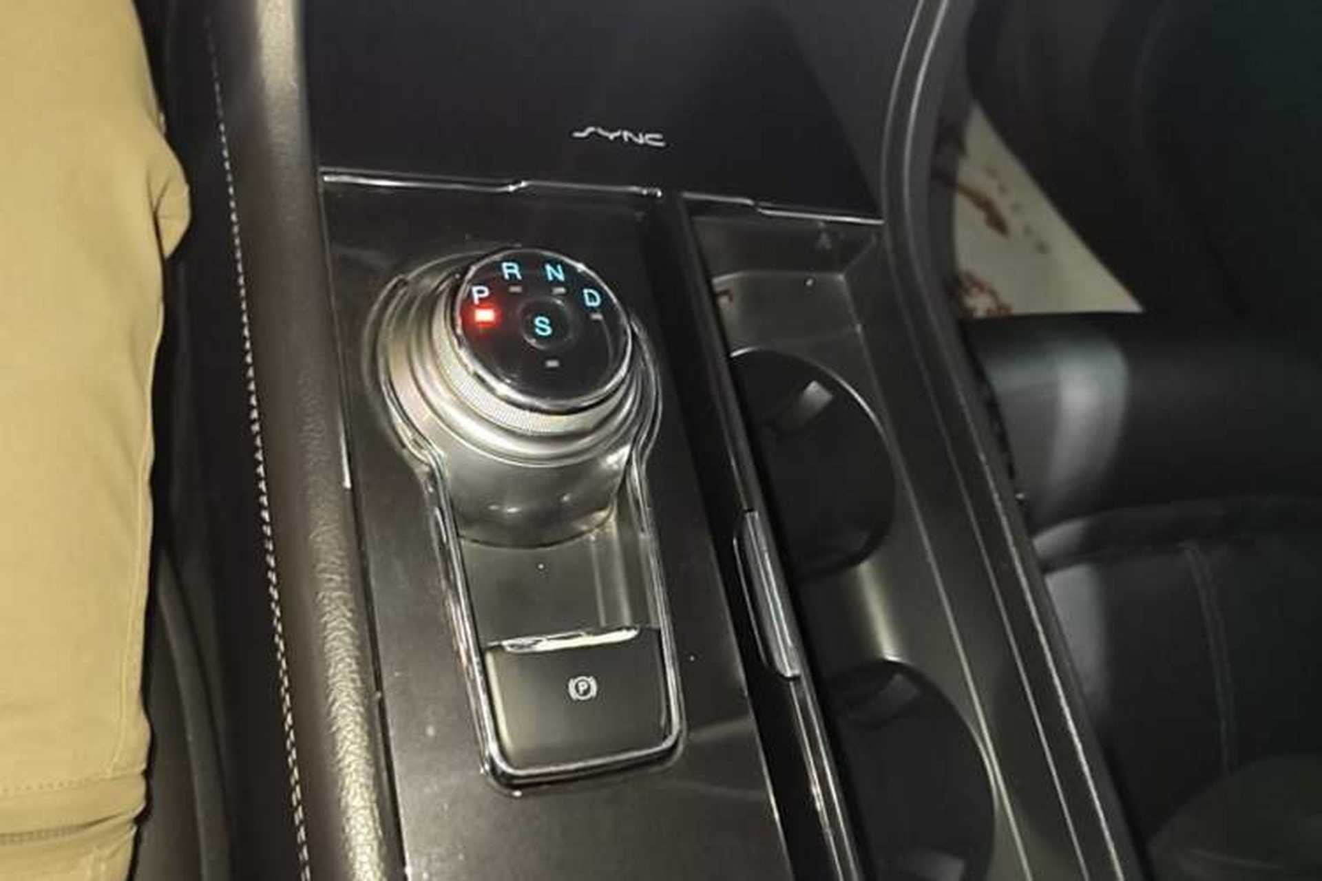 Used Ford Taurus 2018 EcoBoost 245 Fashion Edition China VI Standard Gear Lever