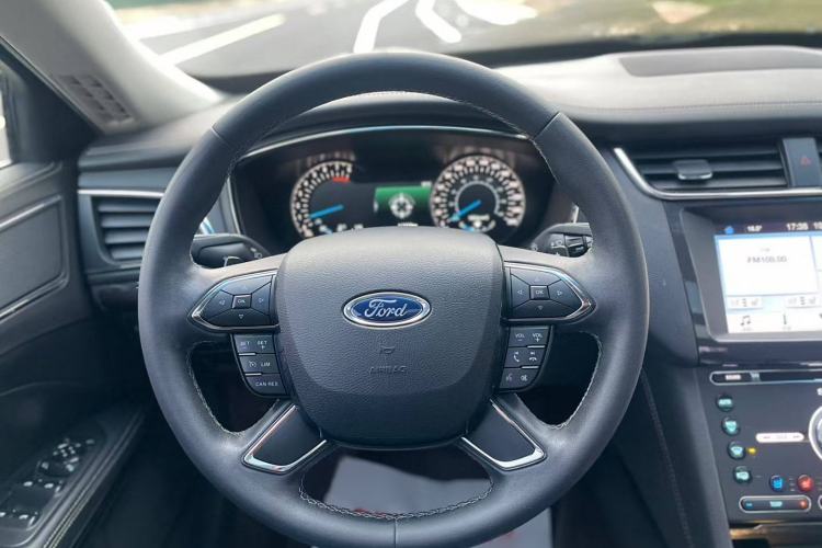 Used Ford Taurus 2018 EcoBoost 245 Premier Edition China V Standard Interior 3