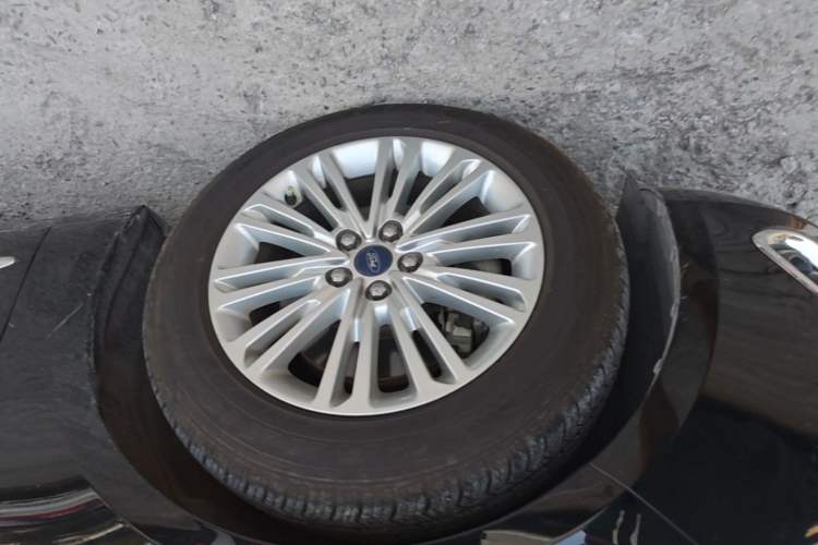 Used Ford Taurus 2018 EcoBoost 245 Fashion Edition China V Standard Left Front Wheel Hub