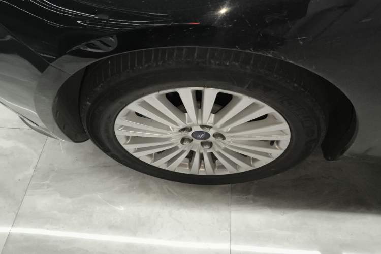 Used Ford Taurus 2018 EcoBoost 245 Cognac Special Edition China V Standard Left Front Wheel Hub