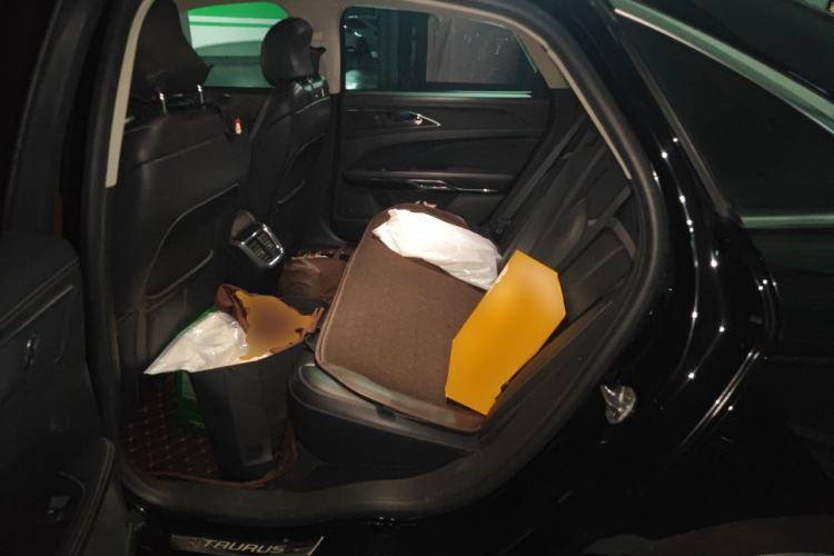 Used Ford Taurus 2018 EcoBoost 245 Premier Edition China V Standard Left Rear Seat
