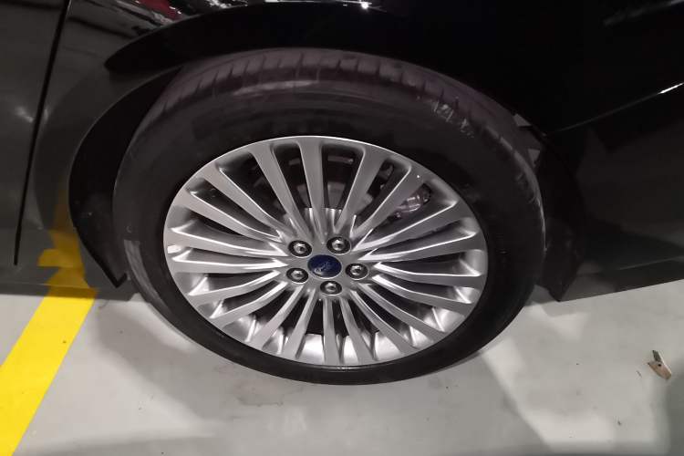 Used Ford Taurus 2018 EcoBoost 245 Premier Edition China V Standard Left Rear Wheel Hub