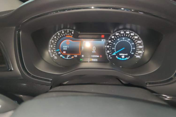 Used Ford Taurus 2018 EcoBoost 245 Premier Edition China VI Standard Odometer Close Up