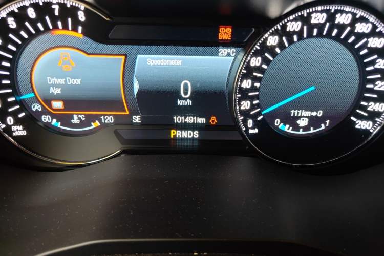 Used Ford Taurus 2018 EcoBoost 245 Premier Edition China VI Standard Odometer Close Up