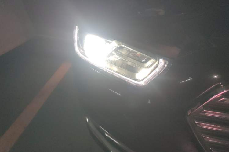 Used Ford Taurus 2018 EcoBoost 245 Premier Edition China VI Standard Right Front Headlight