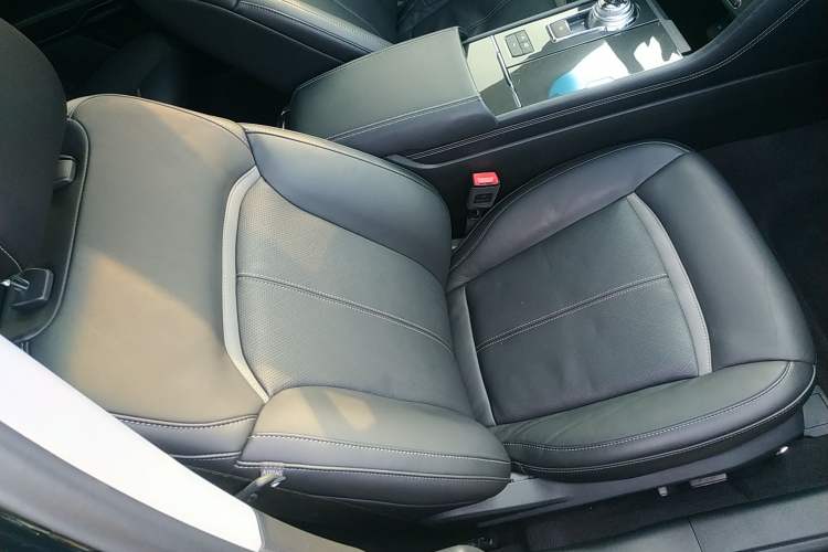 Used Ford Taurus 2018 EcoBoost 245 Premier Edition China V Standard Right Front Seat