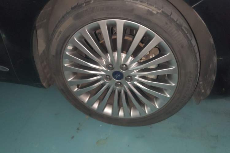 Used Ford Taurus 2018 EcoBoost 245 Premier Edition China VI Standard Right Front Wheel Hub