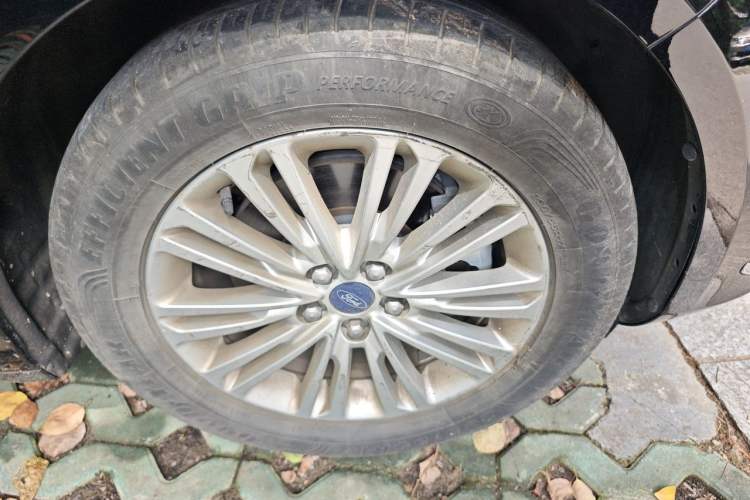 Used Ford Taurus 2018 EcoBoost 245 Fashion Edition China V Standard Right Front Wheel Hub