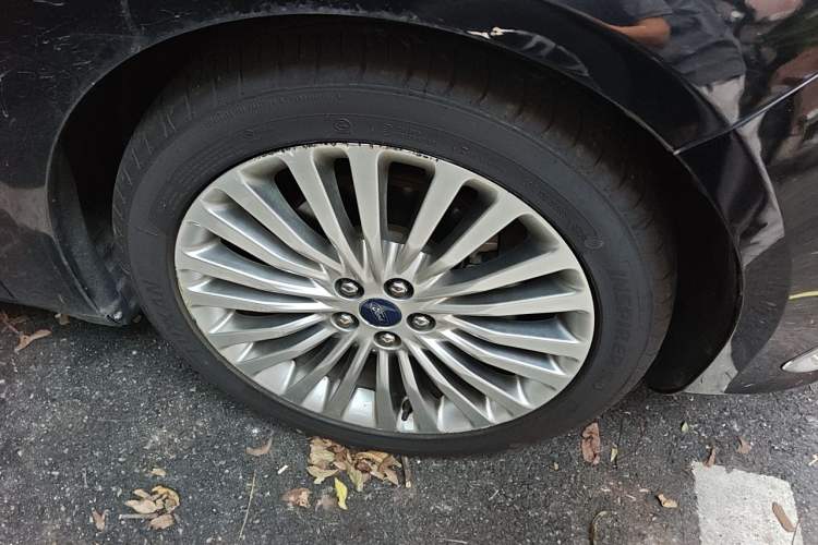 Used Ford Taurus 2018 EcoBoost 245 Premier Edition China V Standard Right Front Wheel Hub
