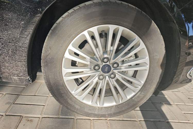 Used Ford Taurus 2018 EcoBoost 245 Fashion Edition China V Standard Right Front Wheel Hub