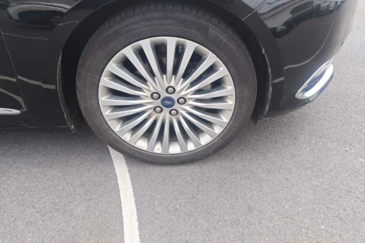 Used Ford Taurus 2018 EcoBoost 245 Premier Edition China V Standard Right Front Wheel Hub