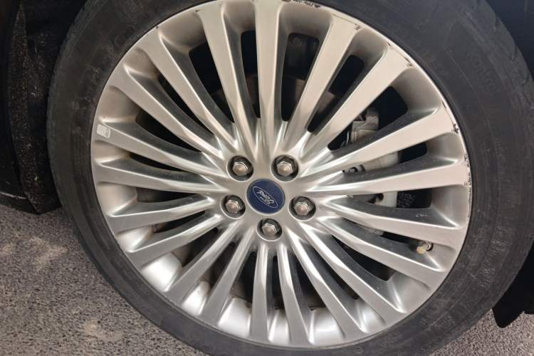 Used Ford Taurus 2018 EcoBoost 245 Premier Edition China V Standard Right Front Wheel Hub