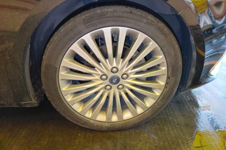 Used Ford Taurus 2018 EcoBoost 245 Premier Edition China VI Standard Right Front Wheel Hub