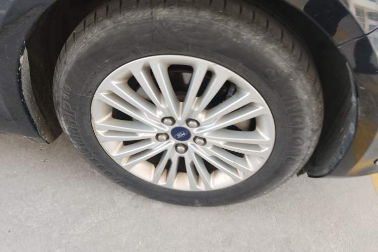 Used Ford Taurus 2018 EcoBoost 245 Fashion Edition China V Standard Right Front Wheel Hub