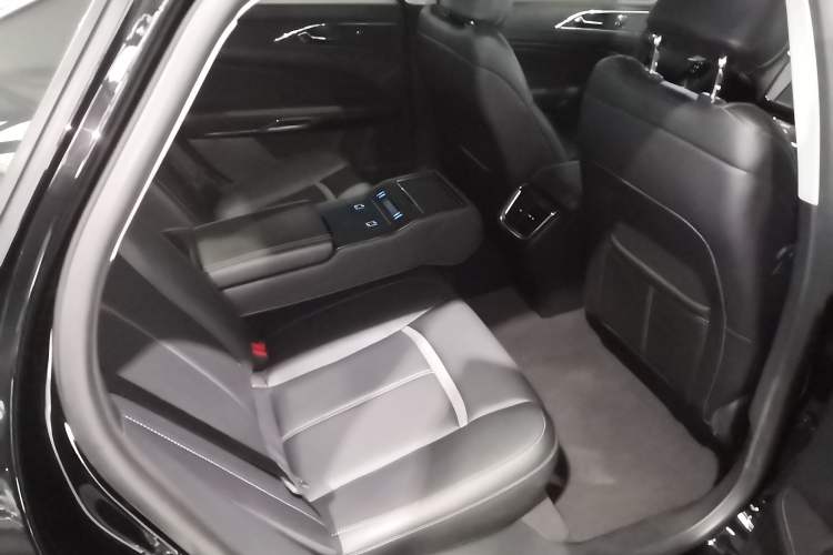 Used Ford Taurus 2018 EcoBoost 245 Premier Edition China V Standard Right Rear Seat