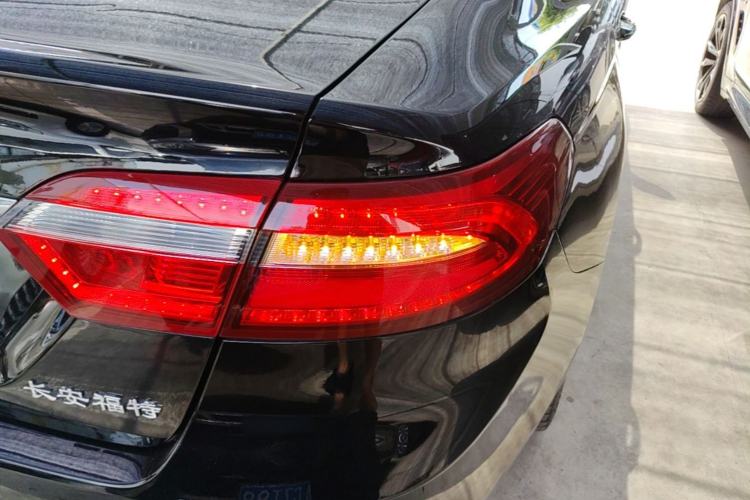 Used Ford Taurus 2018 EcoBoost 245 Premier Edition China V Standard Right Rear Taillight