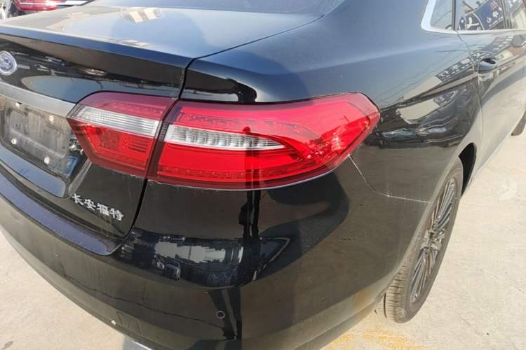 Used Ford Taurus 2018 EcoBoost 245 Cognac Special Edition China V Standard Right Rear Taillight