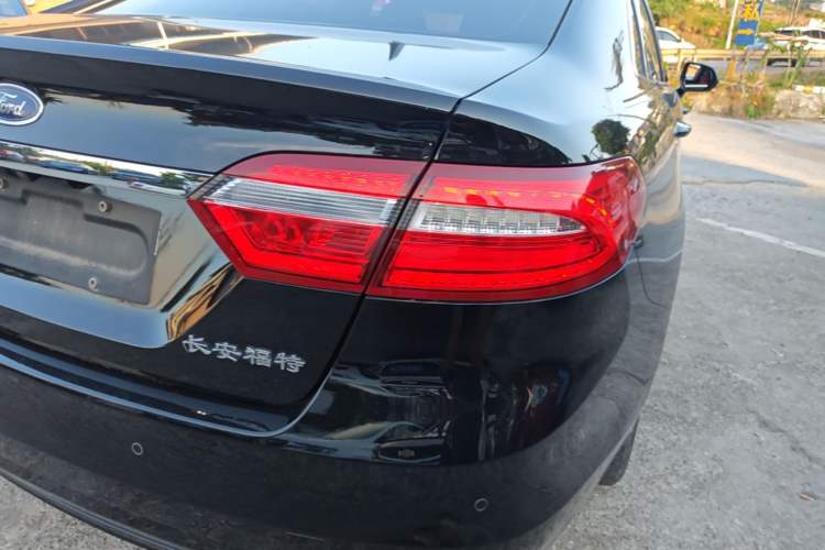Used Ford Taurus 2018 EcoBoost 245 Fashion Edition China V Standard Right Rear Taillight
