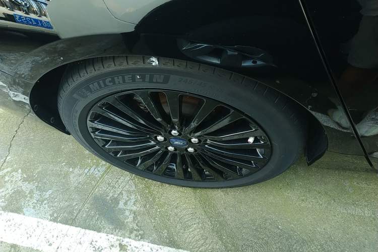 Used Ford Taurus 2018 EcoBoost 245 Premier Edition China V Standard Right Rear Wheel Hub