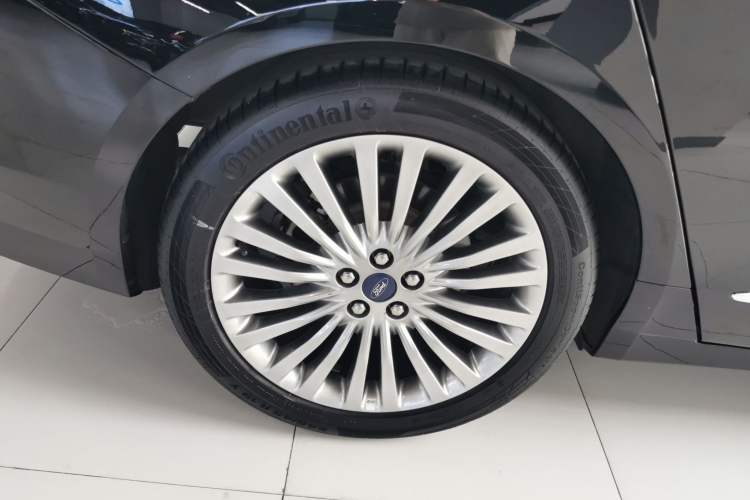 Used Ford Taurus 2018 EcoBoost 245 Premier Edition China VI Standard Right Rear Wheel Hub