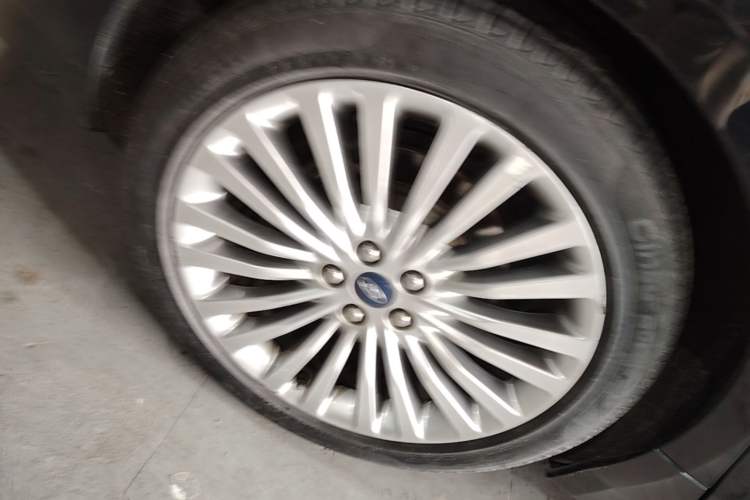Used Ford Taurus 2018 EcoBoost 245 Premier Edition China V Standard Right Rear Wheel Hub