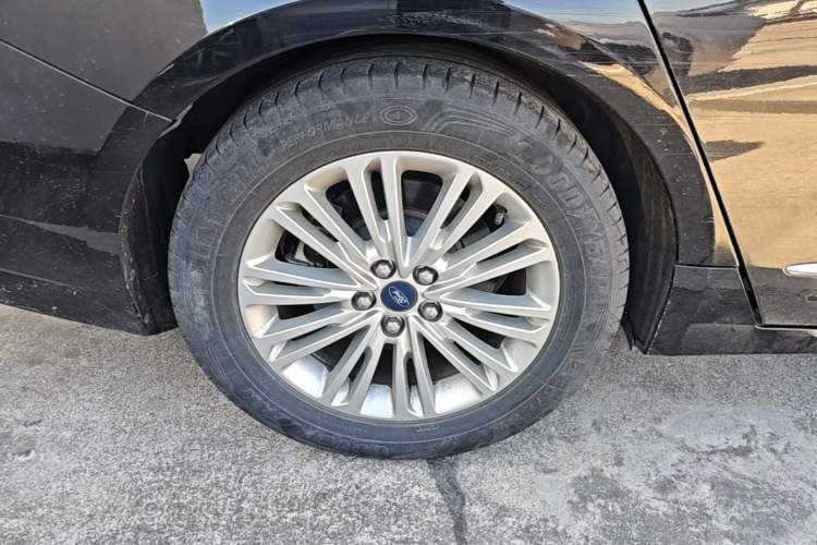 Used Ford Taurus 2018 EcoBoost 245 Fashion Edition China VI Standard Right Rear Wheel Hub