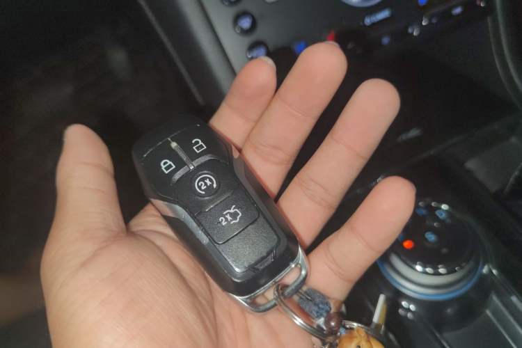 Used Ford Taurus 2018 EcoBoost 245 Premier Edition China VI Standard Vehicle Key