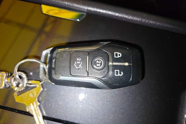 Used Ford Taurus 2018 EcoBoost 245 Premier Edition China VI Standard Vehicle Key