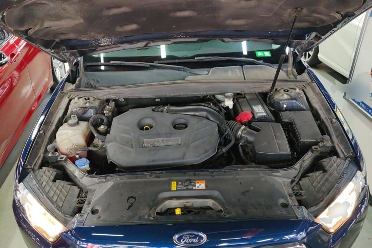 Used Ford Taurus 2018 EcoBoost 245 Fashion Edition China V Standard Engine Bay