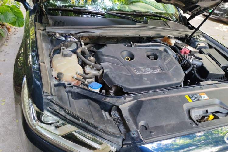 Used Ford Taurus 2018 EcoBoost 245 Premier Edition China V Standard Engine Bay Right