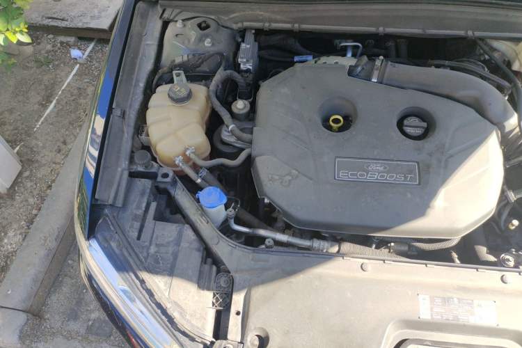 Used Ford Taurus 2018 EcoBoost 245 Premier Edition China V Standard Engine Bay Right