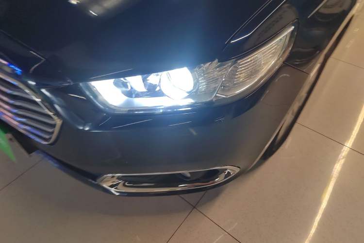 Used Ford Taurus 2018 EcoBoost 180 Luxury Model Left Front Headlight