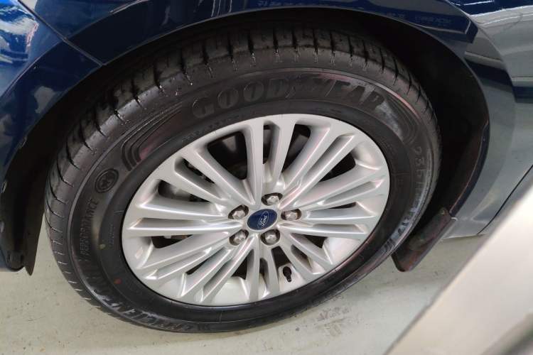 Used Ford Taurus 2018 EcoBoost 245 Fashion Edition China V Standard Left Front Wheel Hub
