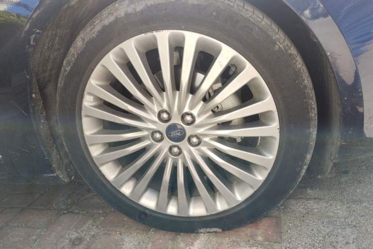 Used Ford Taurus 2018 EcoBoost 245 Premier Edition China V Standard Right Front Wheel Hub