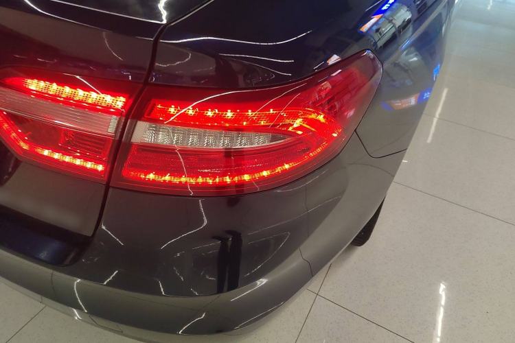 Used Ford Taurus 2018 EcoBoost 180 Luxury Model Right Rear Taillight