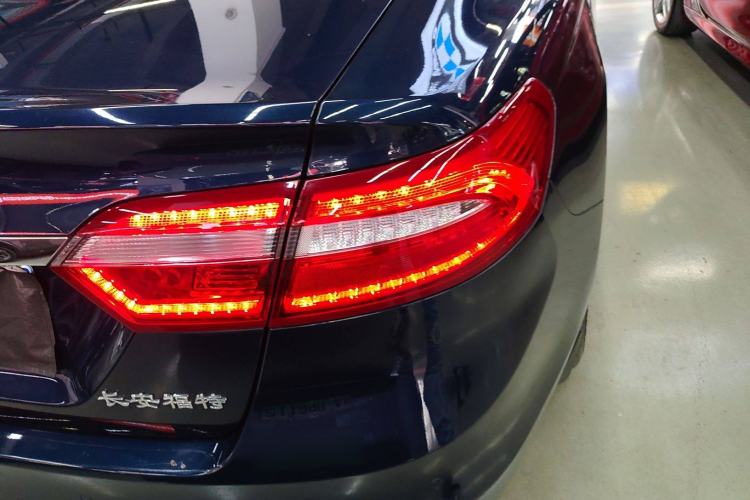 Used Ford Taurus 2018 EcoBoost 245 Fashion Edition China V Standard Right Rear Taillight
