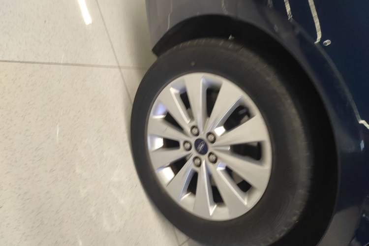 Used Ford Taurus 2018 EcoBoost 180 Luxury Model Right Rear Wheel Hub