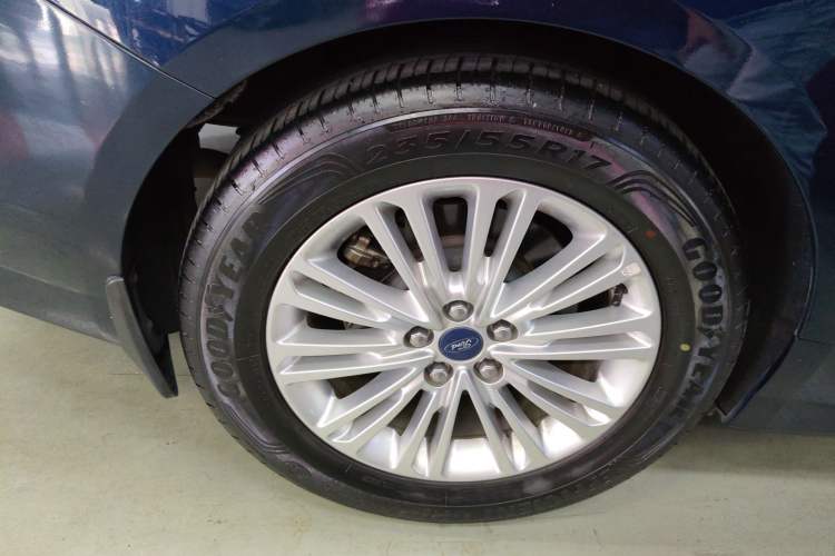 Used Ford Taurus 2018 EcoBoost 245 Fashion Edition China V Standard Right Rear Wheel Hub