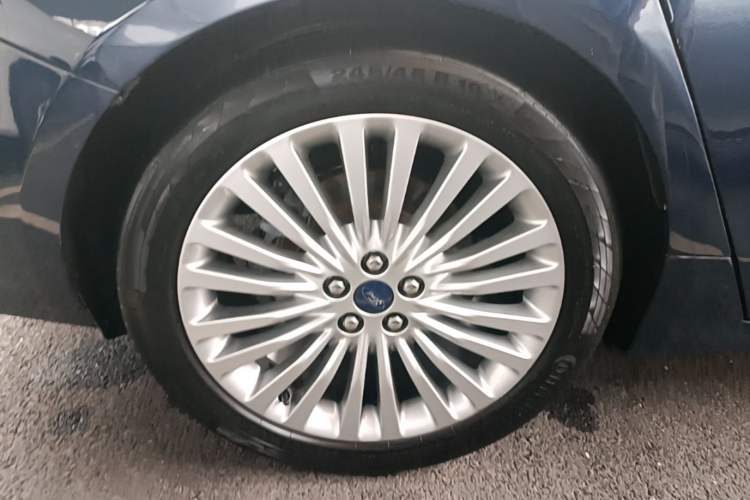 Used Ford Taurus 2018 EcoBoost 245 Premier Edition China V Standard Right Rear Wheel Hub